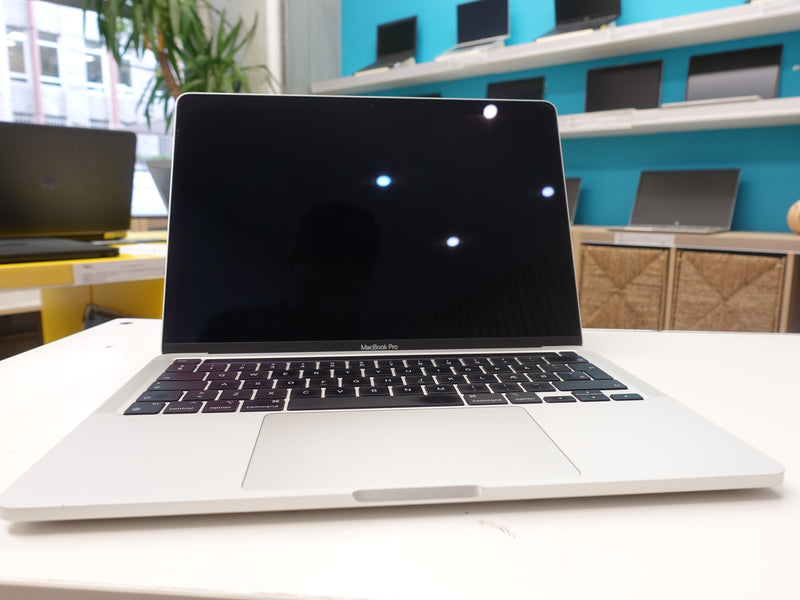 APPLE MACBOOK PRO 17,1 M1